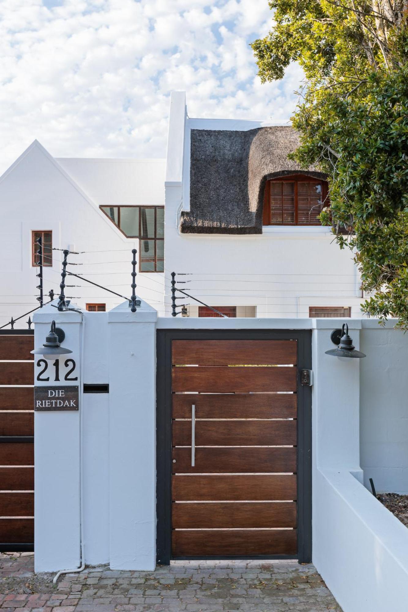 Die Rietdak - Reetdachhaus Mit Vier Schlafzimmern Ciudad del Cabo Exterior foto